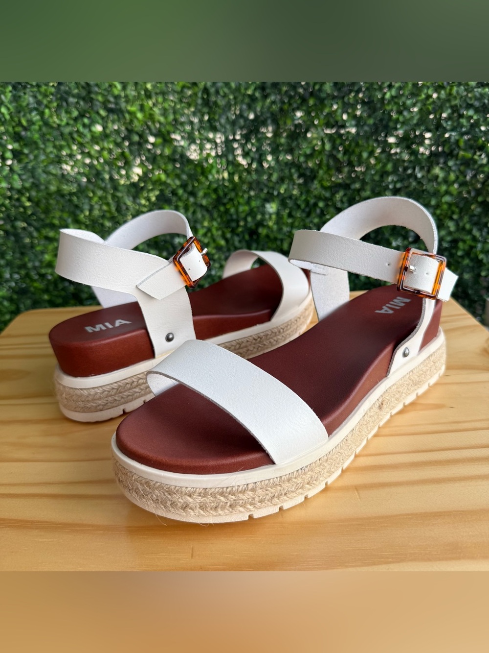 MIA Kiera Women’s Size 10 White Espadrille Platform Sandals Tortoise Buckle